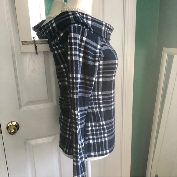 Banana Republic Navy Plaid Off the Shoulder top XS - Picture 4 of 6
